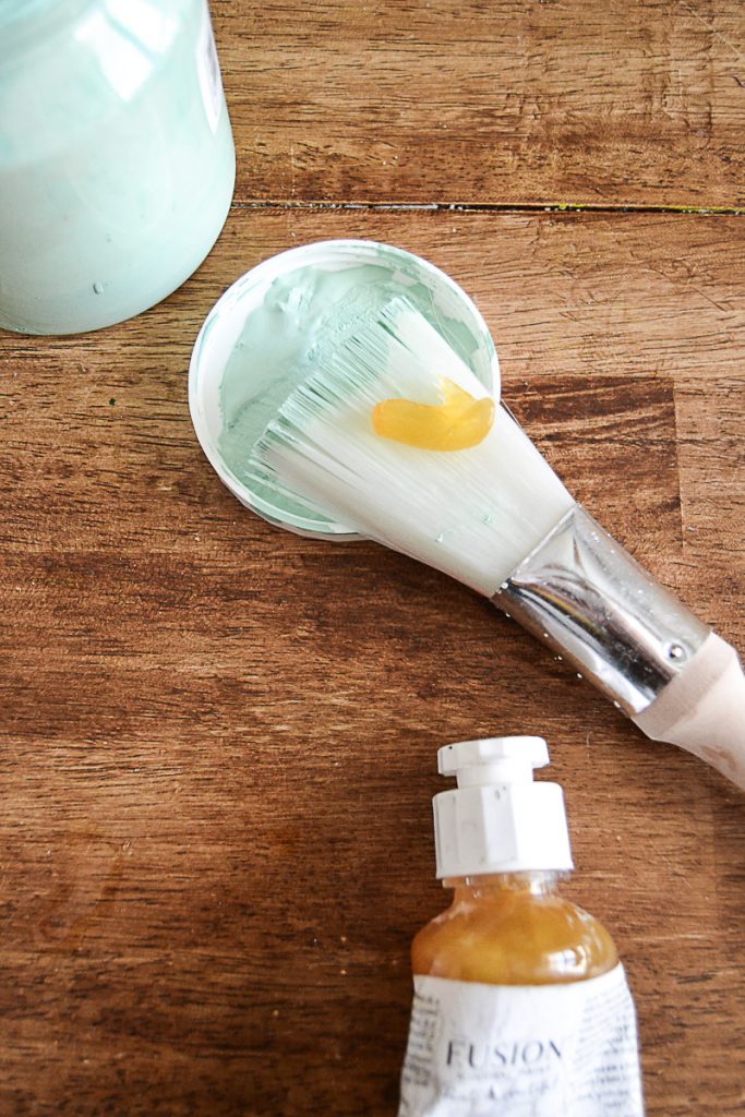 Tired of throwing out paint brushes because you can't get them clean? Click over to see how to clean a paint brush easily and effectively every time!