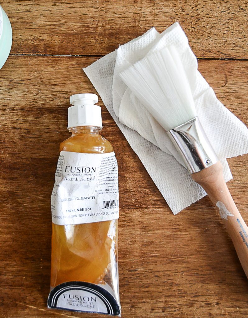 Tired of throwing out paint brushes because you can't get them clean? Click over to see how to clean a paint brush easily and effectively every time!