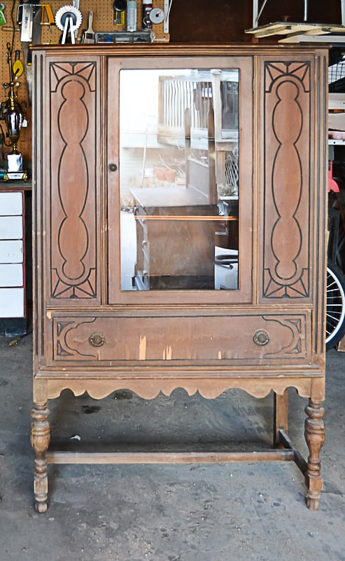 If you have a china cabinet that is in need of a makeover, click over to see how easy it was to transform this china cabinet to make it more relevant and less dingy. 