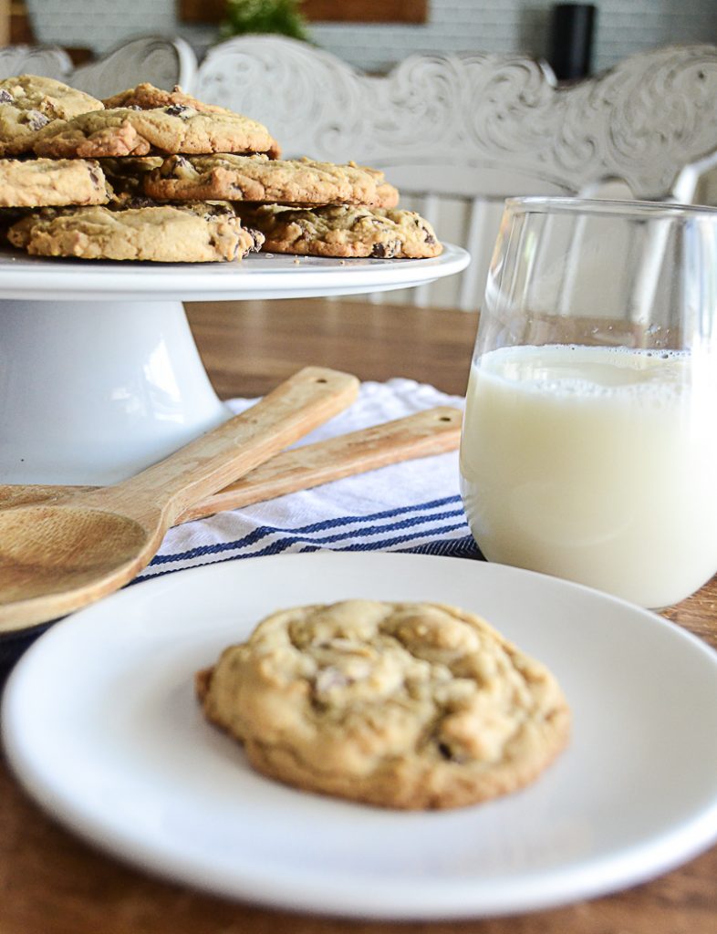If you are looking for an easy homemade chocolate chip cookie recipe that will come out perfectly every time, this is the recipe for you. Click over to find the recipe and get your cookie fix now!