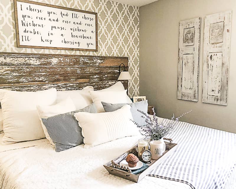 If you want to change your bedroom, but don't want to spend a lot of money, click over to see how to get a mini budget bedroom makeover that refreshes it to make it feel brand new.