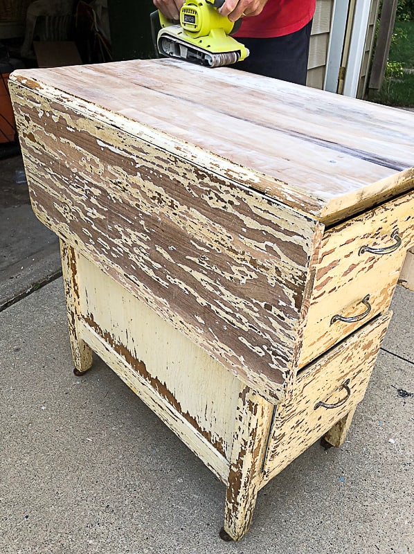 If you are looking for a rustic end table for your space, click over to see how easy it is to create one from a piece found at a yard sale!