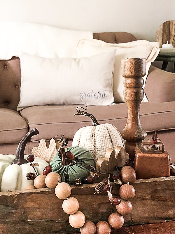 It is fall and this parade of homes is packed full with beautiful fall decor from different homes around the internet. Grab your favorite drink, find a cozy spot in the house and get ready to swoon over these fall tours.