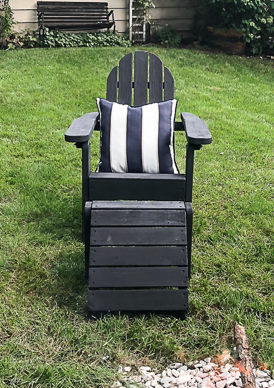 If you have adirondack chairs that have lost their luster, click over and see how easy it is to give your folding adirondack chairs a makeover so you love and use them again.