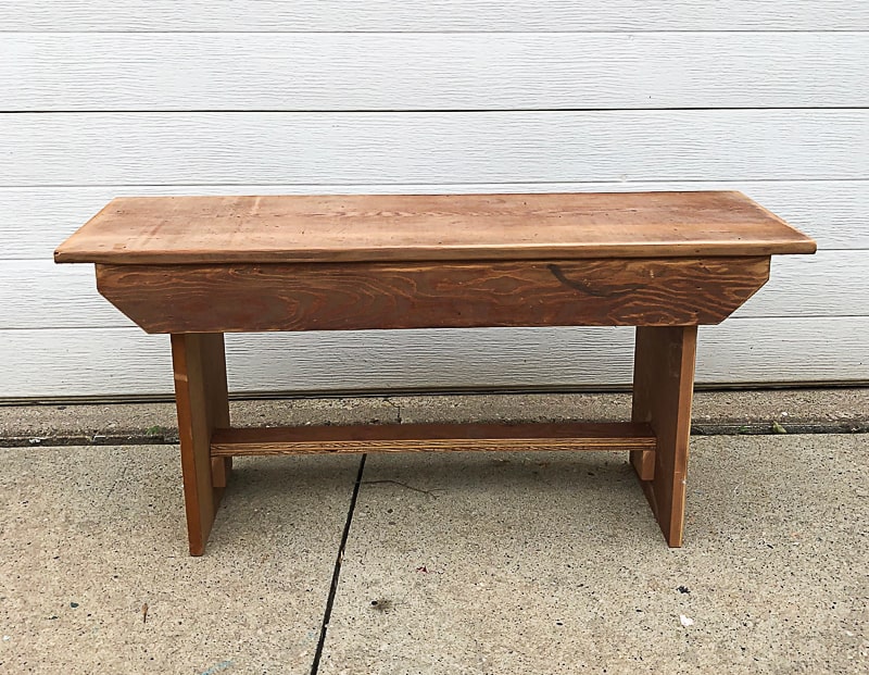If you love wood benches but don't want to spend a ton of money on them in the stores, click over to see how to build a wood bench the easy way!!