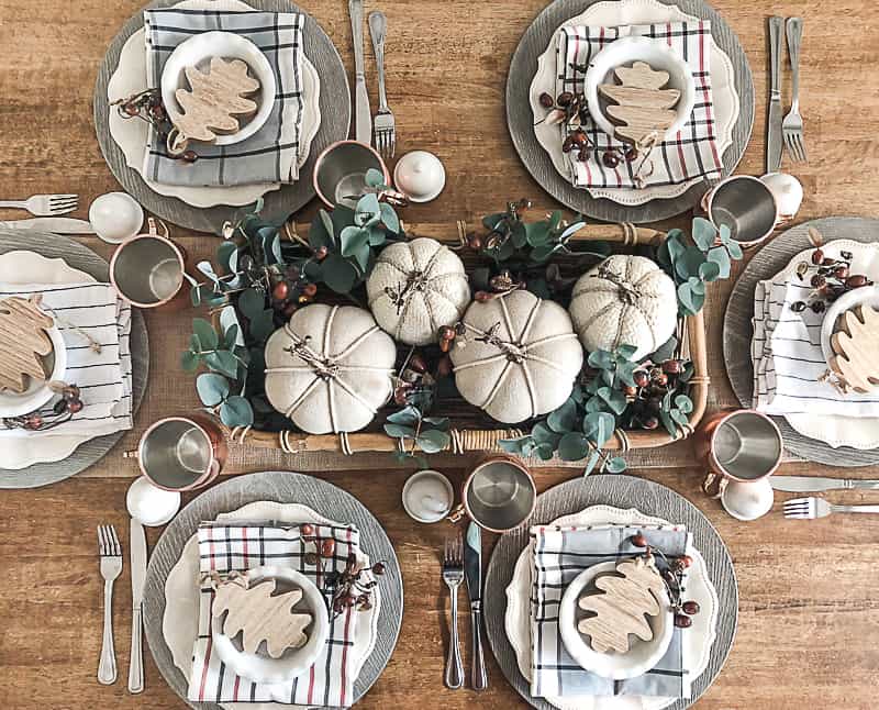 Fall is the most glorious time of year and it is a great time to entertain. Click over to see how to style a fall table easily and still make it beautiful.