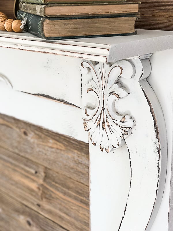 Mantels are so pretty, but not all homes have fireplaces. Click over to see how easy it is to make a faux mantel in a few steps!