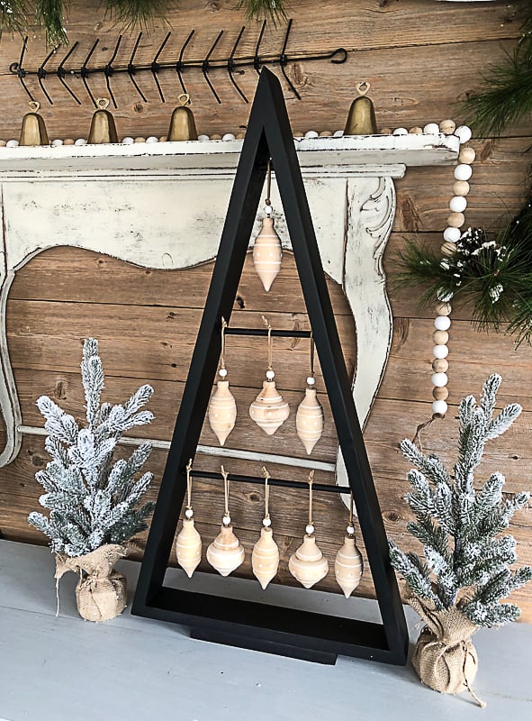 If you are looking for an inexpensive way to have a Christmas tree that is unique and doesn't take up a lot of space, click over to see how to make this DIY Christmas tree with scrap wood!