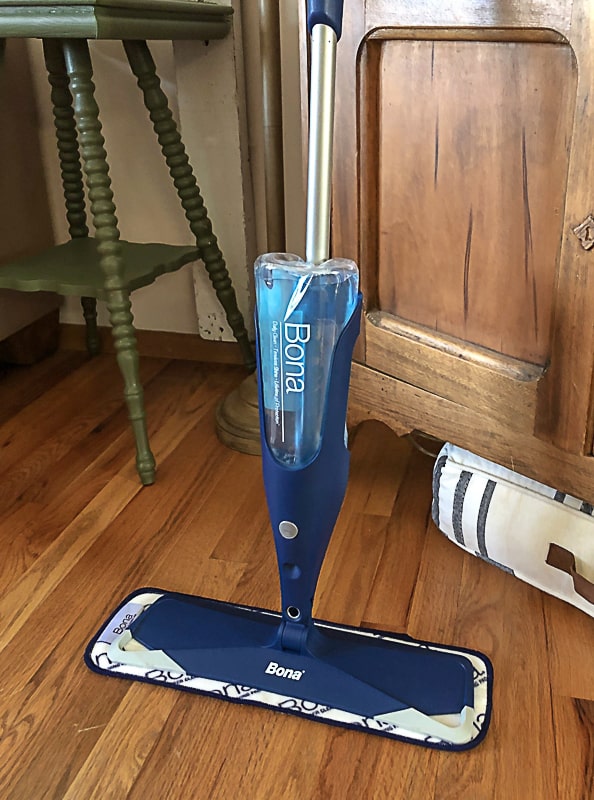 If you dread organizing and deep cleaning, click over for tips to deep clean your home that will relieve the stress and make the process more enjoyable.