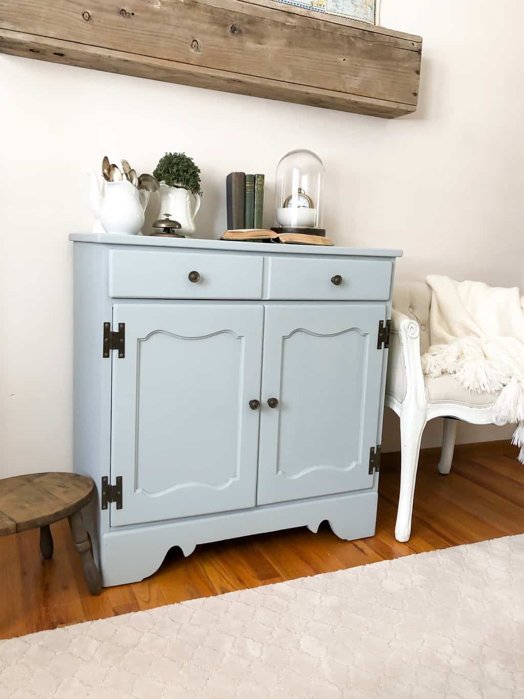 If you are looking for the best paint for furniture pieces, click over to find the best paint for all your furniture projects.