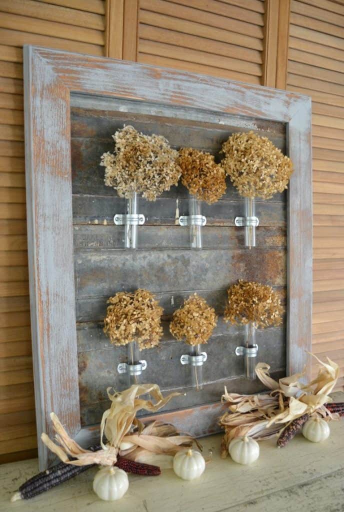 Rustic decor fits many styles of homes and these easy DIY rustic decor projects can be made for your home this weekend!