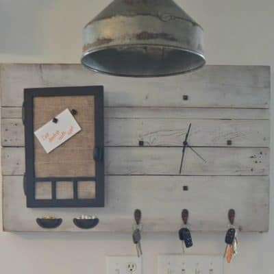 Rustic decor fits many styles of homes and these easy DIY rustic decor projects can be made for your home this weekend!