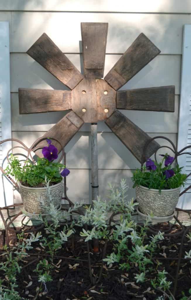 Rustic decor fits many styles of homes and these easy DIY rustic decor projects can be made for your home this weekend!