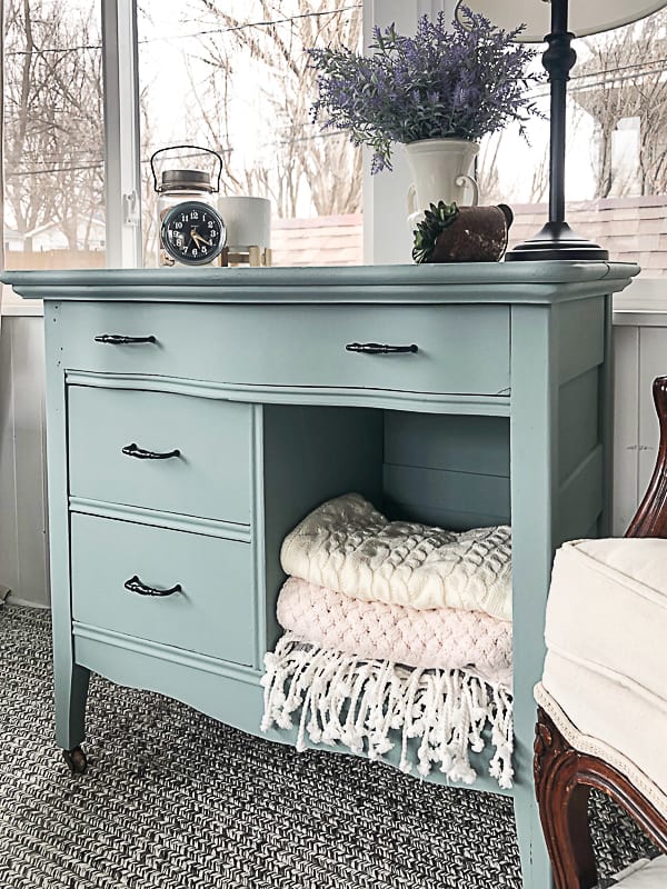 This is an easy 3 drawer dresser makeover with paint, new hardware and some cleaning. It was an easy makeover, but made this piece brand new.