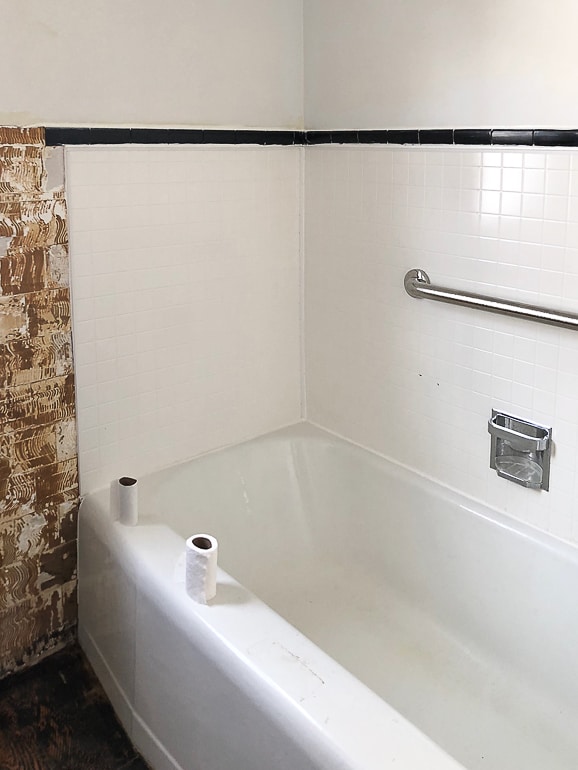 A bathroom makeover doesn't have to cost a lot of money. This budget-friendly bathroom makeover will give you some frugal ideas.