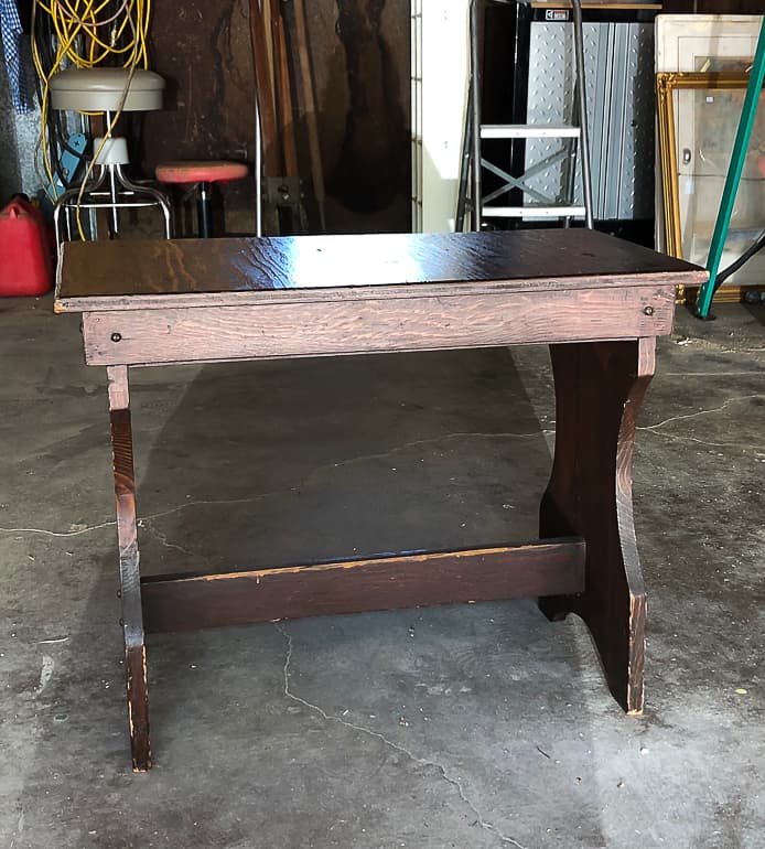 This yard sale find became a cute green bench though an easy makeover. A little paint, glaze and a surprise inside make this bench a fun piece for any room.