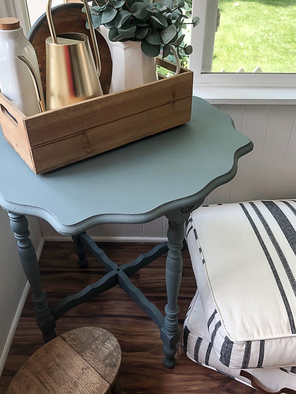 This blue table makeover shows that it doesn't take a lot of money to decorate a cozy home with pieces you customize to fit your style perfectly.