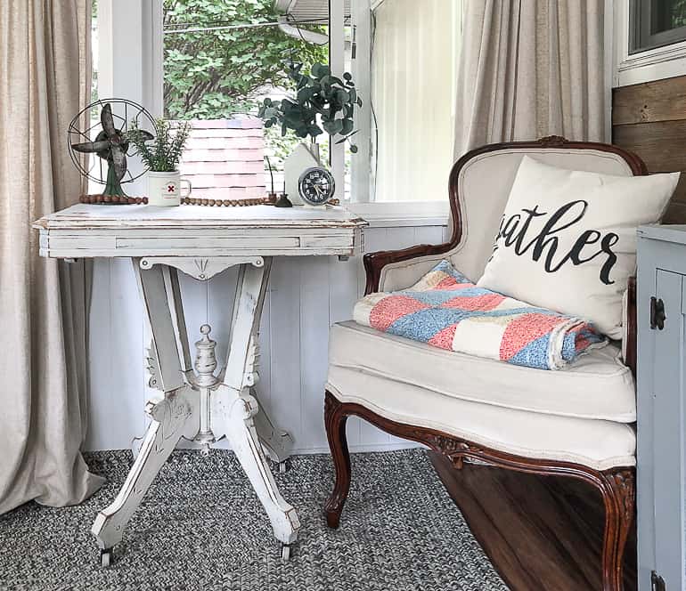 If you like the look of painted antique furniture, but want to save money to have it, this post will show you how to paint and distress a wood table in a few, easy steps.