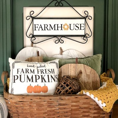 DIY Fall Farmhouse Sign With Chalk Couture
