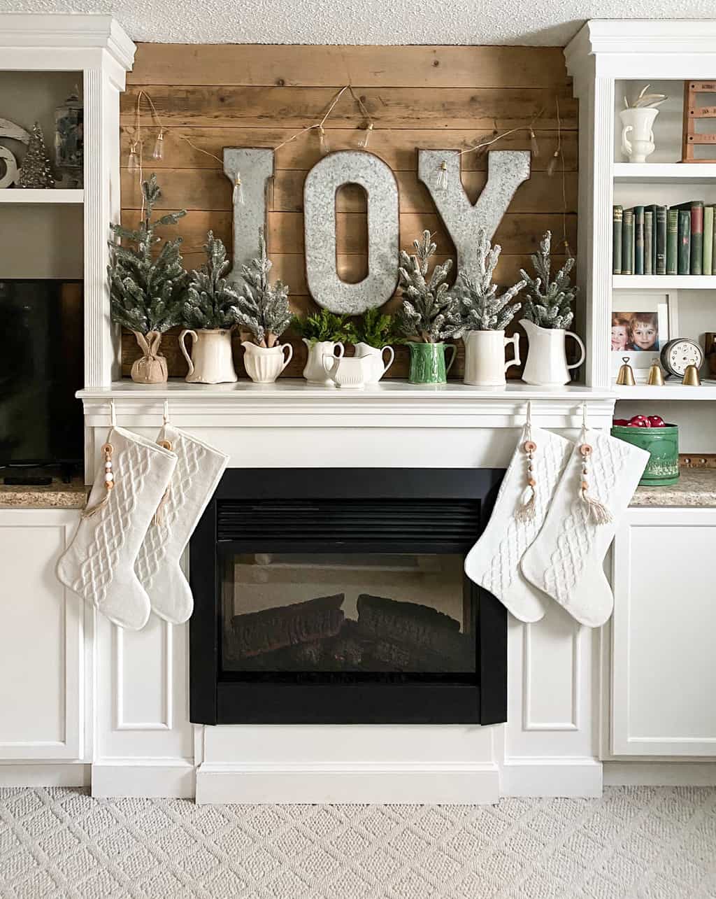 Easy Christmas Decorating Tips & Ideas to make your home ready for the holidays.