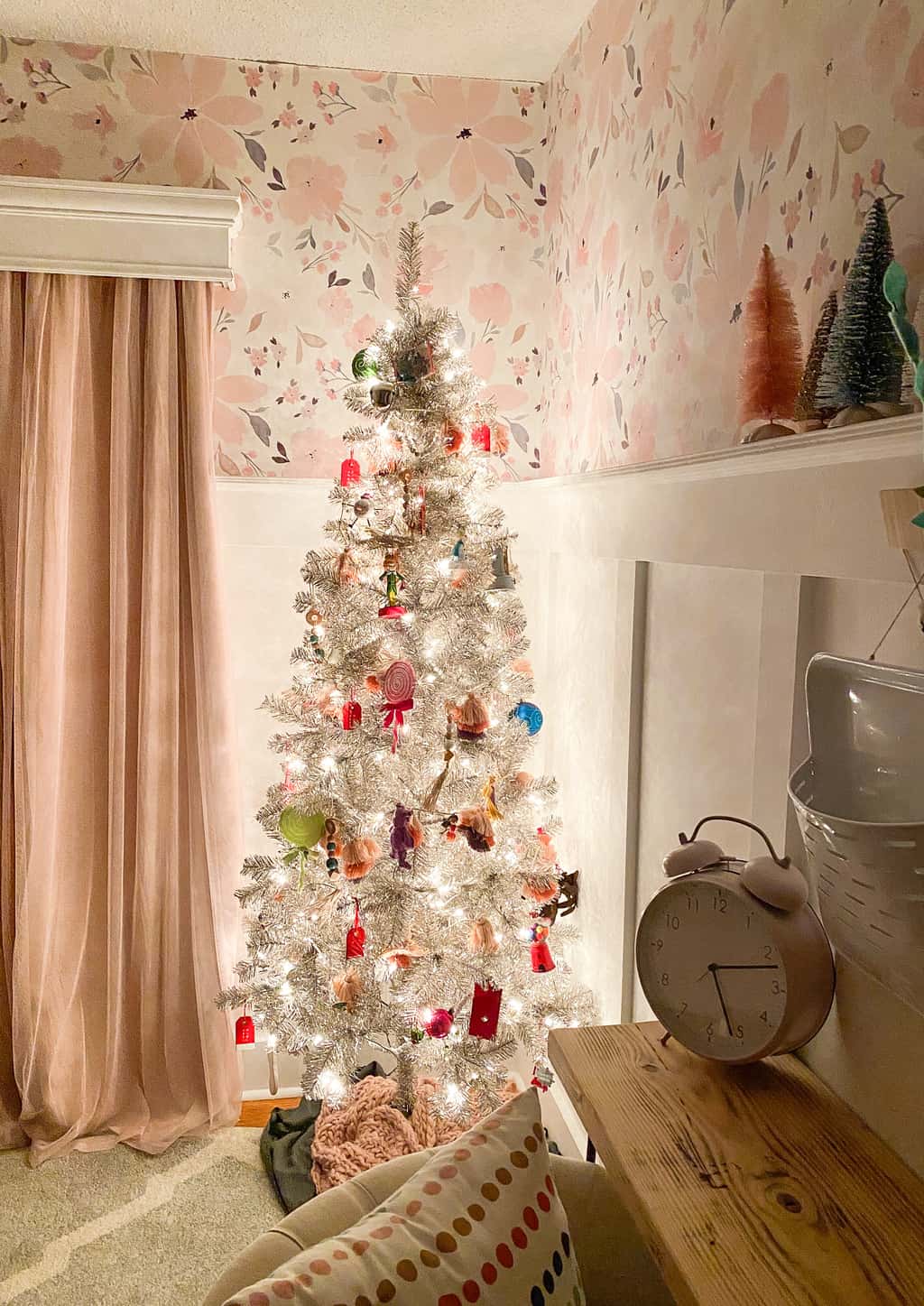 Decorating a girls room for the holidays is so much fun. This post shares simple Girls Bedroom Christmas Decor that will make the room festive and fun.