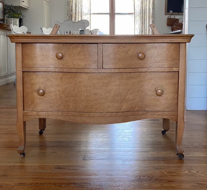 This Bird's Eye Maple Dresser Makeover tutorial shows you how to brings life to an old piece in a big way with some cleaning, a fun paint color and wax!