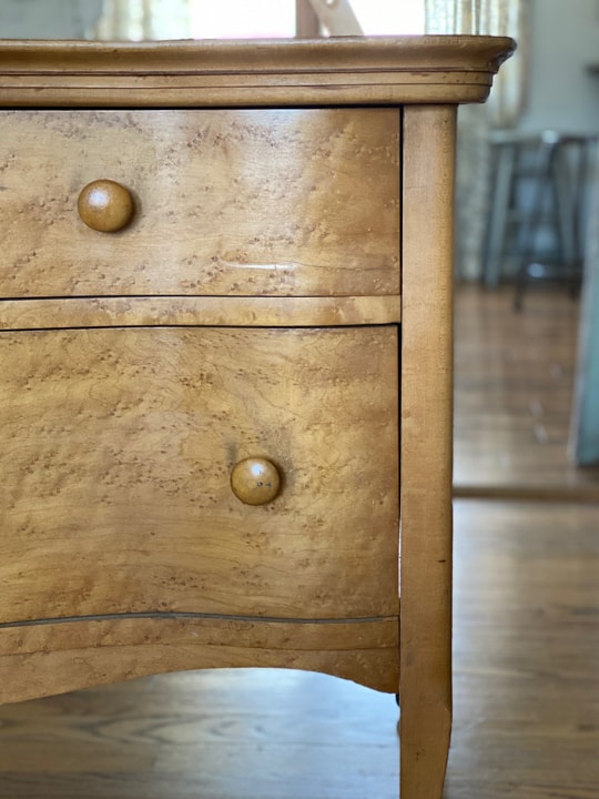 This Bird's Eye Maple Dresser Makeover tutorial shows you how to brings life to an old piece in a big way with some cleaning, a fun paint color and wax!