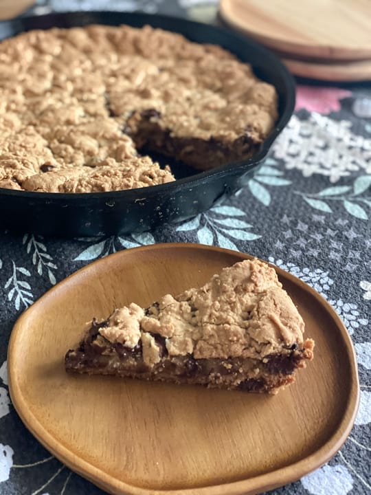 Easy Chocolate Chip Skillet Cookie That Will Make Your Family & Friends So Happy!