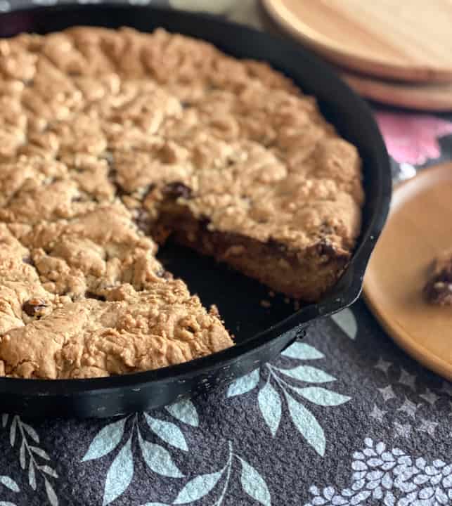 Easy Chocolate Chip Skillet Cookie That Will Make Your Family & Friends So Happy!