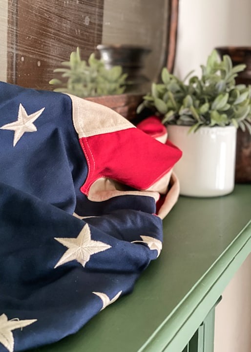 Decorating for July 4th doesn't have to be hard or expensive. This 4th Of July Mantel came together with one great yard sale find and things I had on hand.