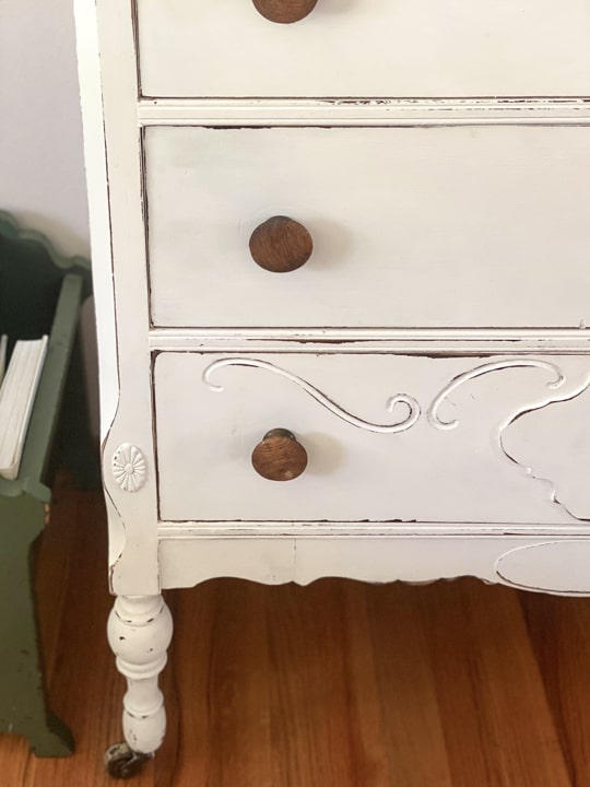 This Dresser Makeover With White Paint & BOSS was an easy transformation that made this outdated dresser pretty again in just a few steps.