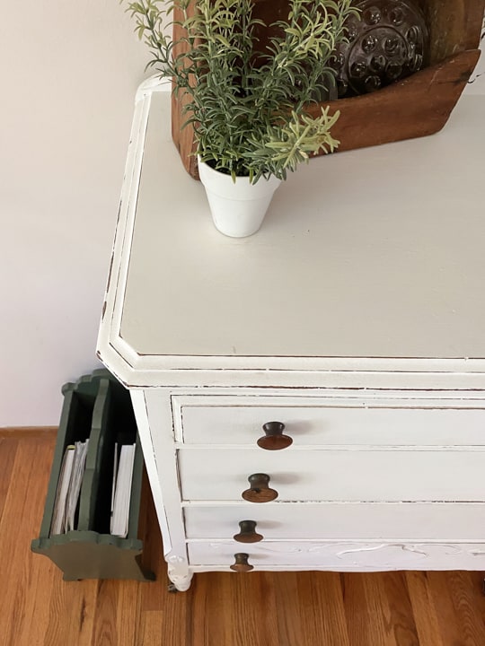 This Dresser Makeover With White Paint & BOSS was an easy transformation that made this outdated dresser pretty again in just a few steps.