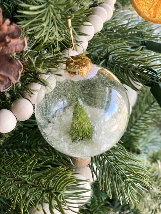 These DIY snow globe ornaments are easy to make, only require a few supplies and are something the entire family can create over the holidays.