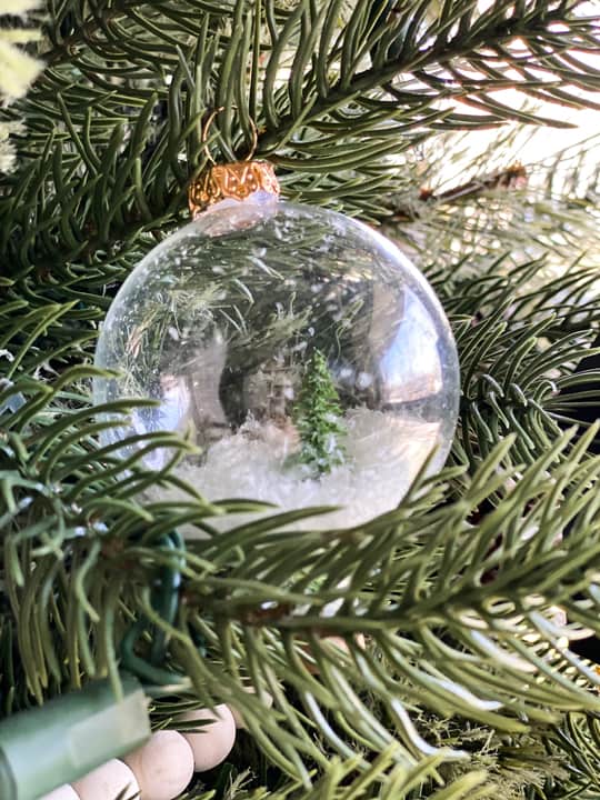 These DIY snow globe ornaments are easy to make, only require a few supplies and are something the entire family can create over the holidays.