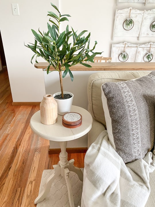 This small end table makeover was made possible with three amazing products from Wise Owl: paint, varnish and primer.