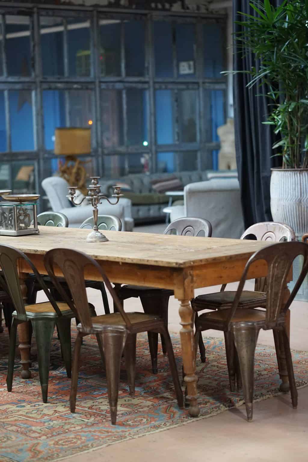 Finding old furniture doesn't have to be expensive or difficult. These tips and tricks will show you how to find old furniture. 