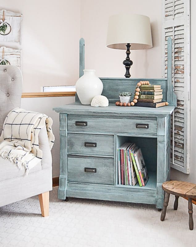 Blue is a popular color for furniture makeovers. These blue furniture makeovers are sure to inspire your next transformation.