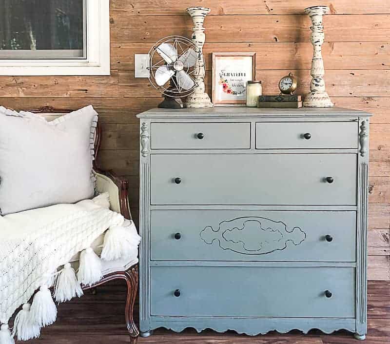 Gray is a beautiful color that comes in all shades and tones. These gray furniture makeovers are sure to inspire your next project. 
