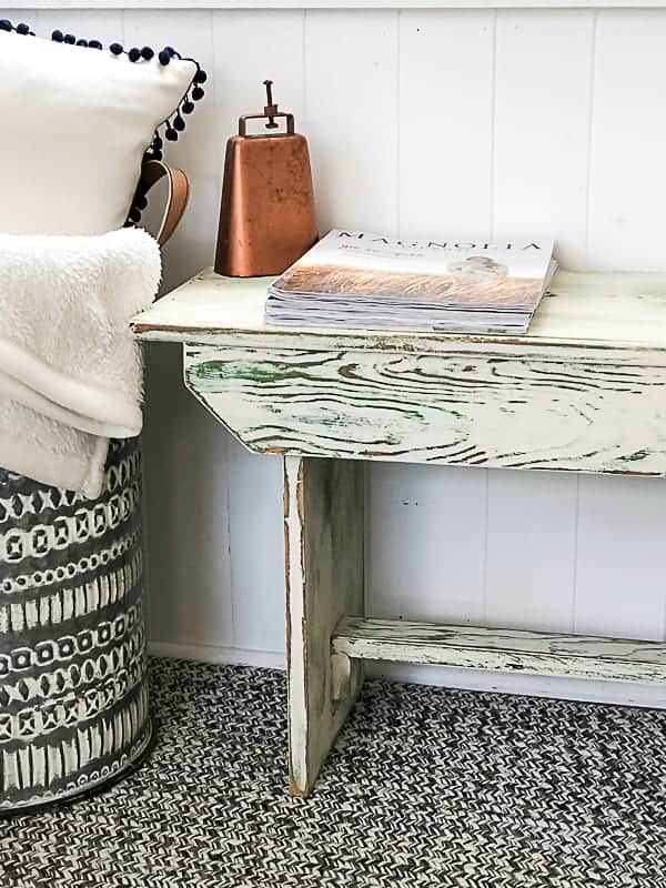 Furniture makeovers come in all colors. These green furniture makeovers will give some inspiration if green is your next makeover color.