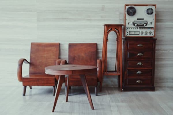 Want to start flipping furniture? I am sharing 11 things to know before you start flipping furniture so you start on the right foot. 