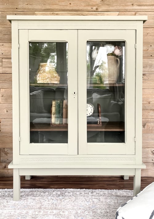 This repurposed hutch makeover was a way to make the most out of a piece of a hutch that still had a lot of potential and function.