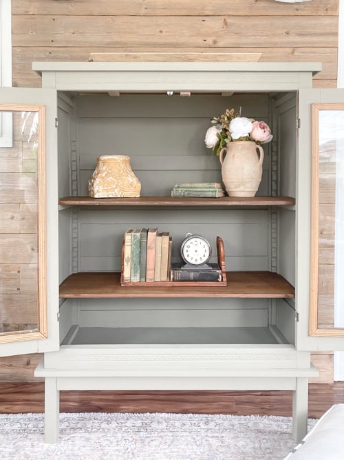 This repurposed hutch makeover was a way to make the most out of a piece of a hutch that still had a lot of potential and function.