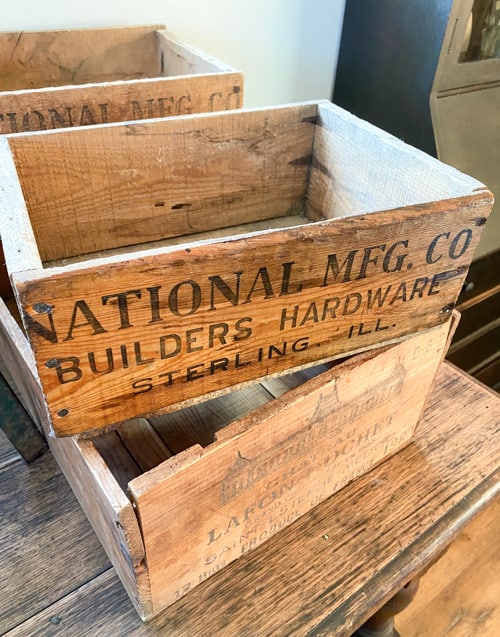 If you love old wood and metal, this post will show you how to revive old wood and metal with one product to make it look great in your home.