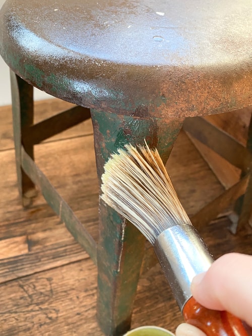 applying salve