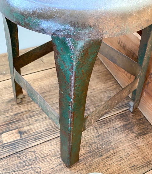 If you love old wood and metal, this post will show you how to revive old wood and metal with one product to make it look great in your home.