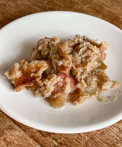 Indulge in the sweet and tangy flavors of rhubarb with this rhubarb crisp recipe. This dessert will impress your family and friends.