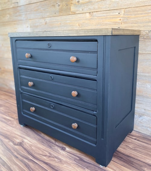 If you find a dresser that is missing a top, don't pass it up! This post will show you how easy it is to make a DIY Top For Dresser!