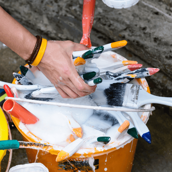 This comprehensive guide will teach you The Best Way To Clean Paintbrushes, from immediate post-use steps to expert maintenance tips.