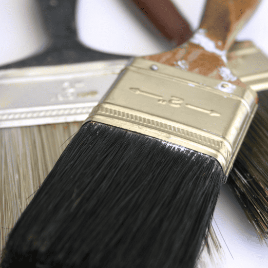 This comprehensive guide will teach you The Best Way To Clean Paintbrushes, from immediate post-use steps to expert maintenance tips.