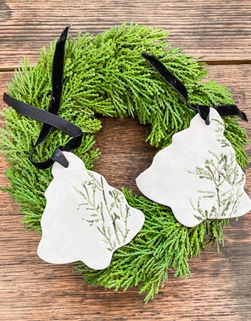 Dive into the joy of Christmas with 25 DIY Christmas projects! From ornaments to holiday decor, you will be inspired to create for the season.